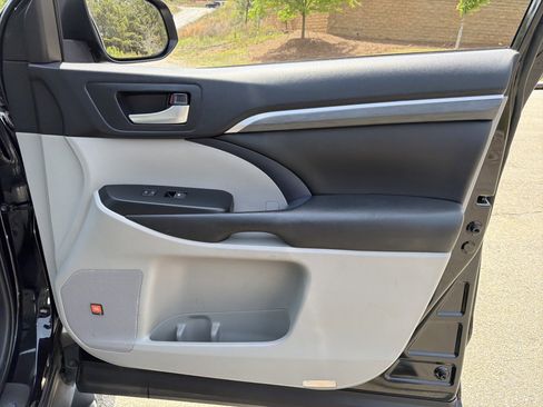 Used 2019 Toyota Highlander Limited Platinum image 14