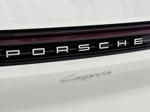 Used 2026 Porsche Cayenne AWD/4WD image 25