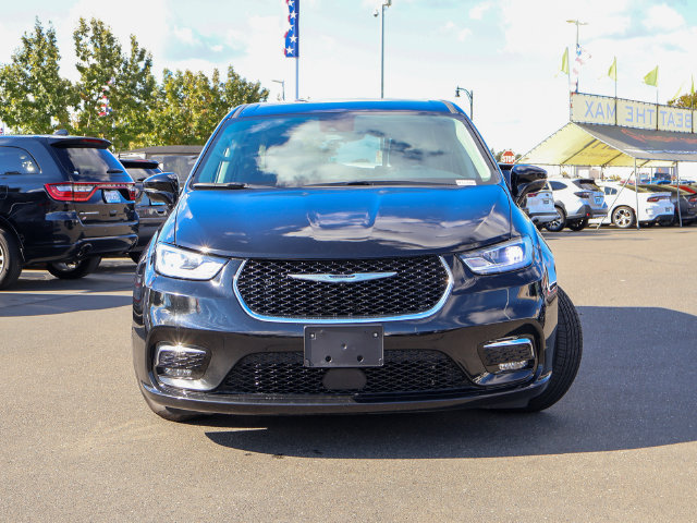 Used 2024 Chrysler Pacifica Limited FWD image 2