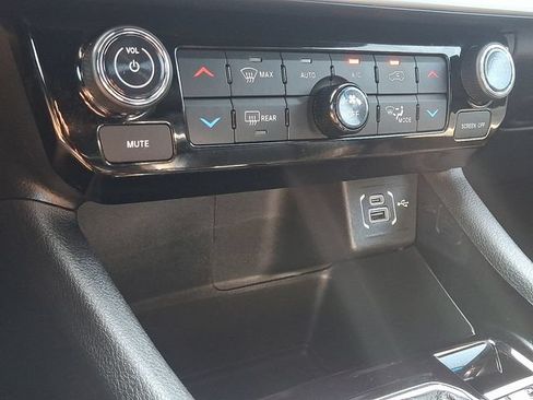Used 2026 Jeep Compass Limited AWD/4WD image 15