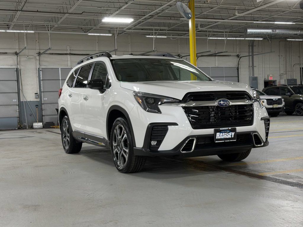 Used 2025 Subaru Ascent Touring AWD/4WD image 1