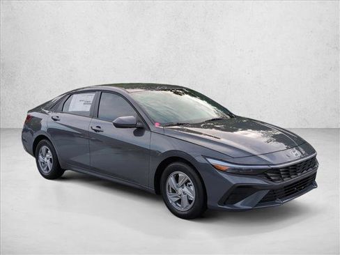 New 2026 Hyundai Elantra SE FWD image 7