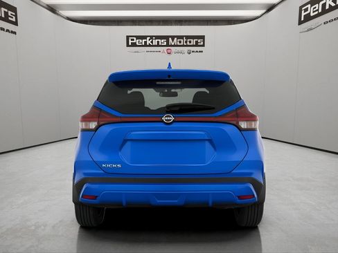 Used 2022 Nissan Kicks S w/ Interior Electronics Package FWD image 4