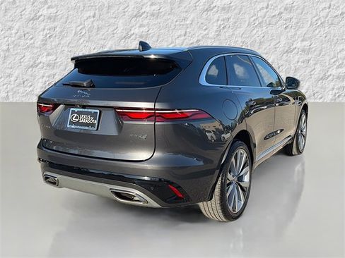 Used 2023 Jaguar F-PACE R-Dynamic S image 3