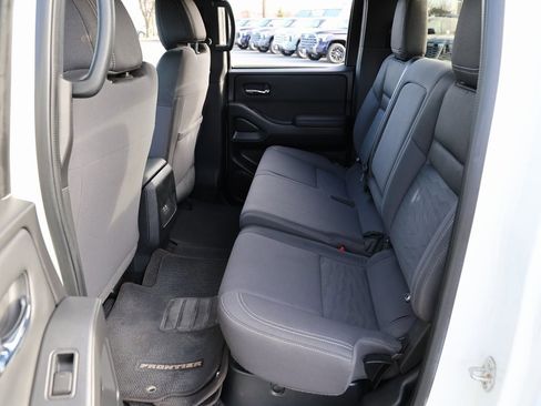 Used 2023 Nissan Frontier SV w/ Midnight Edition Package image 18