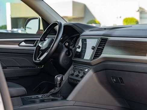 Used 2021 Volkswagen Atlas SE w/ Panoramic Sunroof Package FWD image 13
