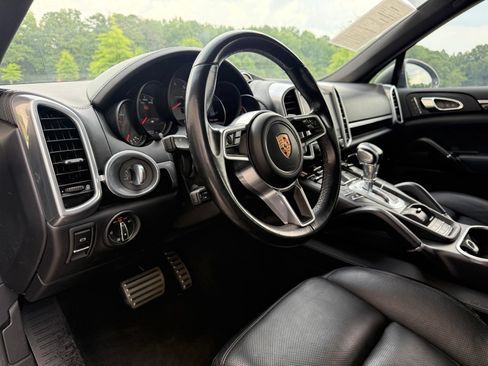 Used 2017 Porsche Cayenne S AWD/4WD image 22