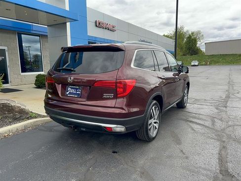 Used 2018 Honda Pilot Touring image 7