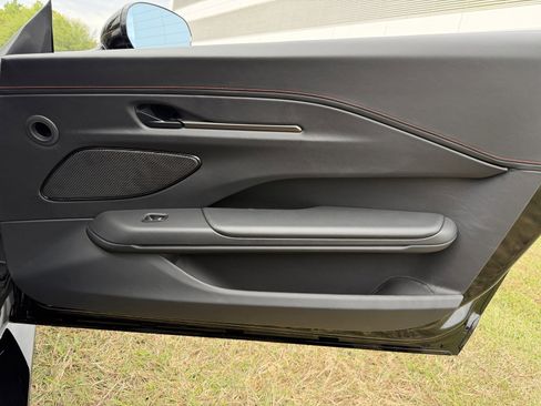 Used 2025 Aston Martin V8 Vantage Coupe image 16