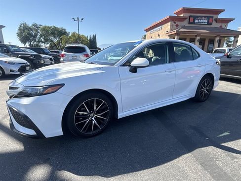 Used 2021 Toyota Camry SE FWD image 2