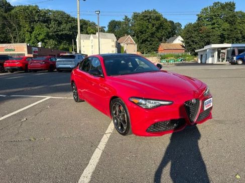 Used 2022 Alfa Romeo Giulia Veloce AWD/4WD image 6