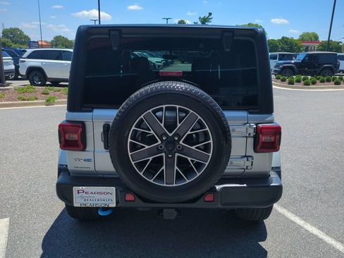 Used 2023 Jeep Wrangler Unlimited Sahara w/ Cold Weather Group AWD/4WD image 5