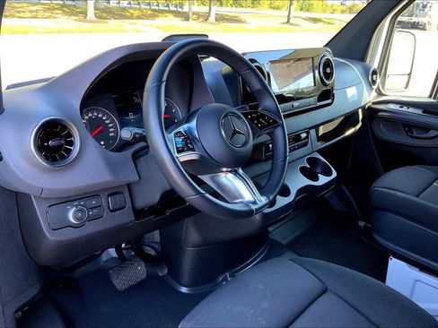 Certified 2025 Mercedes-Benz Sprinter 2500 image 9