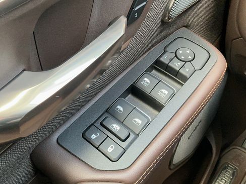 Used 2025 RAM 1500 Limited AWD/4WD image 14