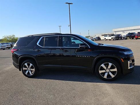 Used 2023 Chevrolet Traverse LT w/ LT Premium Package image 6