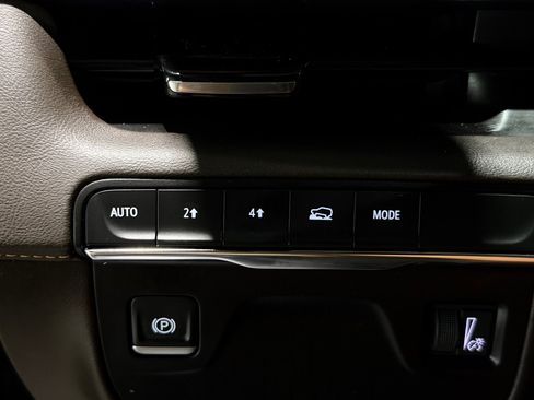 Used 2021 Cadillac Escalade ESV Premium Luxury w/ LPO, Illumination Package AWD/4WD image 35