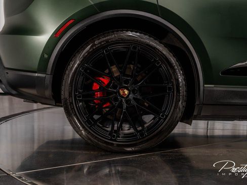 Used 2025 Porsche Macan 4S Electric image 19