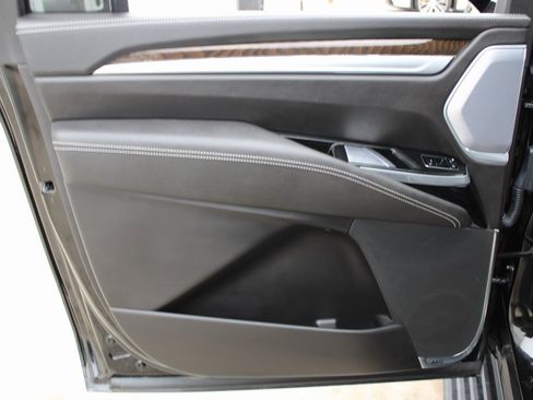 Used 2025 Cadillac Escalade ESV Sport Platinum w/ LPO, ONYX Package image 23