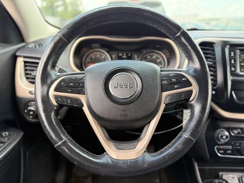 Used 2015 Jeep Cherokee Latitude w/ Cold Weather Group AWD/4WD image 24