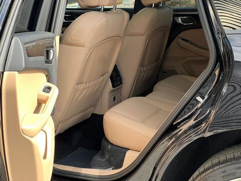 Certified 2025 Porsche Macan image 24