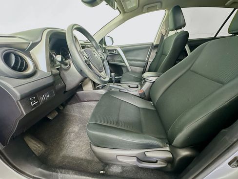 Used 2018 Toyota RAV4 LE image 13