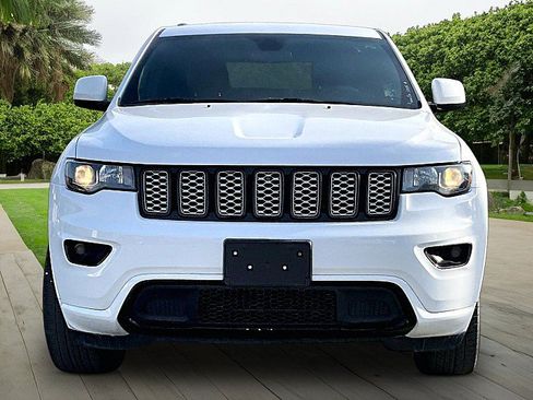 Used 2021 Jeep Grand Cherokee Laredo X RWD image 2