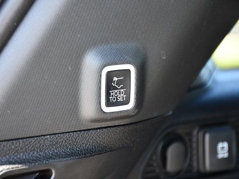 Used 2025 Jeep Grand Cherokee Limited w/ Black Appearance Package image 29