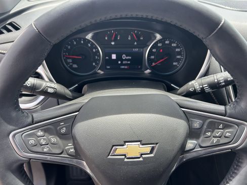Used 2022 Chevrolet Equinox Premier FWD image 12