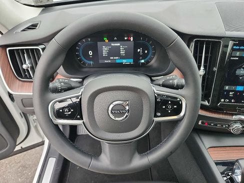 Used 2023 Volvo XC60 B5 Plus w/ Protection Package Premier image 19