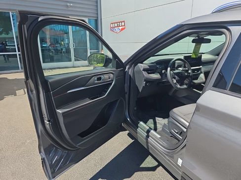 Used 2025 Ford Explorer ST-Line AWD/4WD image 9