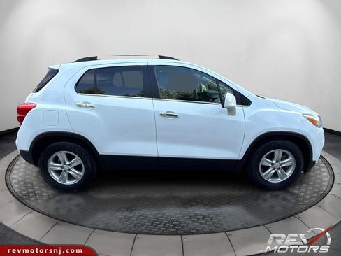 Used 2019 Chevrolet Trax LT w/ LT Convenience Package FWD image 6