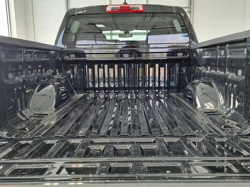 Used 2022 Chevrolet Colorado W/T w/ WT Convenience Package RWD image 28