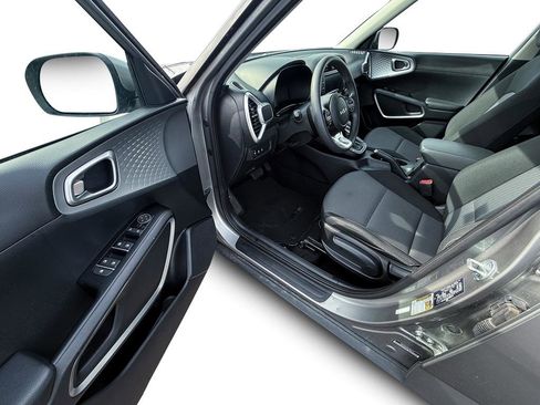 Used 2023 Kia Soul LX w/ LX Technology Package image 11