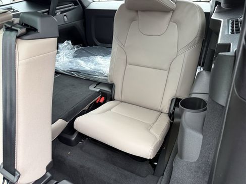 New 2026 Volvo XC90 B6 Ultra w/ Lounge Package image 12