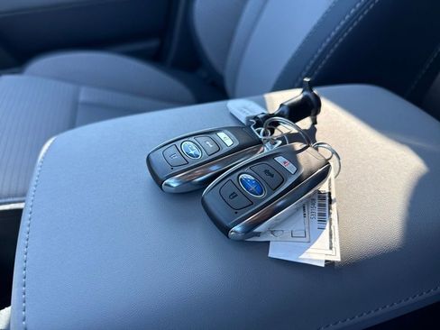 Used 2025 Subaru Outback Premium image 38