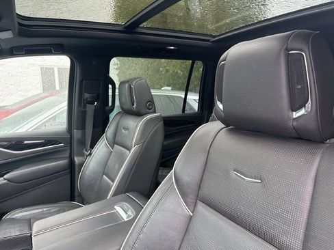 Used 2023 Cadillac Escalade ESV Sport image 5