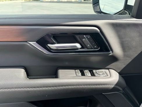 Certified 2025 GMC Yukon Denali AWD/4WD image 3