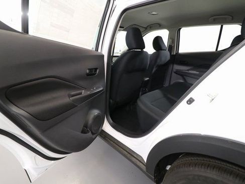 New 2025 Nissan Kicks Play S image 17