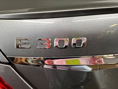 Used 2017 Mercedes-Benz E 300 4MATIC image 10