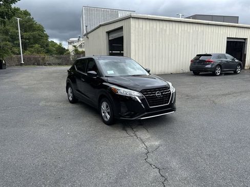 New 2025 Nissan Kicks Play S image 3