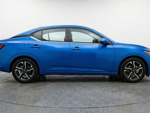 Used 2025 Nissan Sentra SV FWD image 11