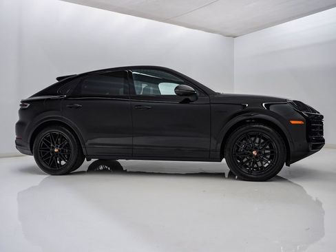 Certified 2026 Porsche Cayenne E-Hybrid Coupe AWD/4WD image 9