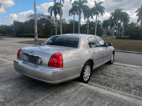 Used 2006 Lincoln Town Car Signature image 15