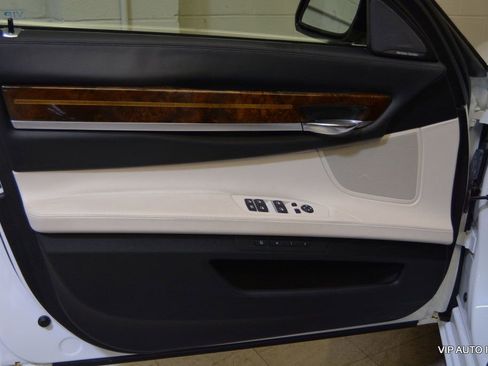 Used 2014 BMW 740i image 7