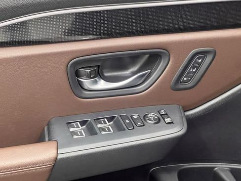 Used 2025 Honda Pilot Elite image 10