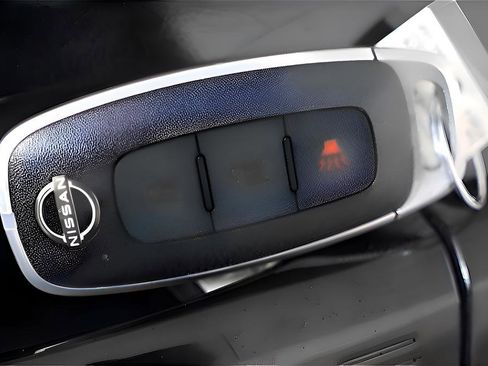 Used 2023 Nissan Pathfinder S image 10