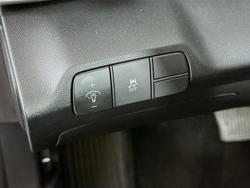 Used 2025 Hyundai Elantra SEL FWD image 17