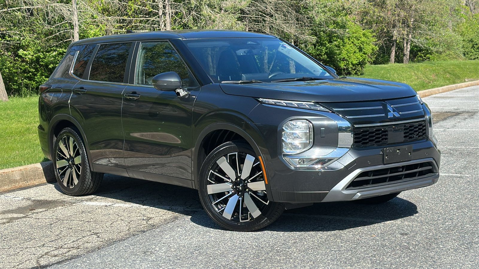Used 2025 Mitsubishi Outlander AWD image 1