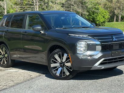 Used 2025 Mitsubishi Outlander SE