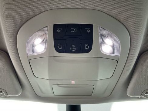 Used 2024 Chrysler Pacifica Touring-L FWD image 24